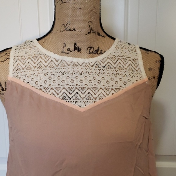 NWT Kori Sleeveless Dress w/ Lace Detailing - Picture 3 of 6